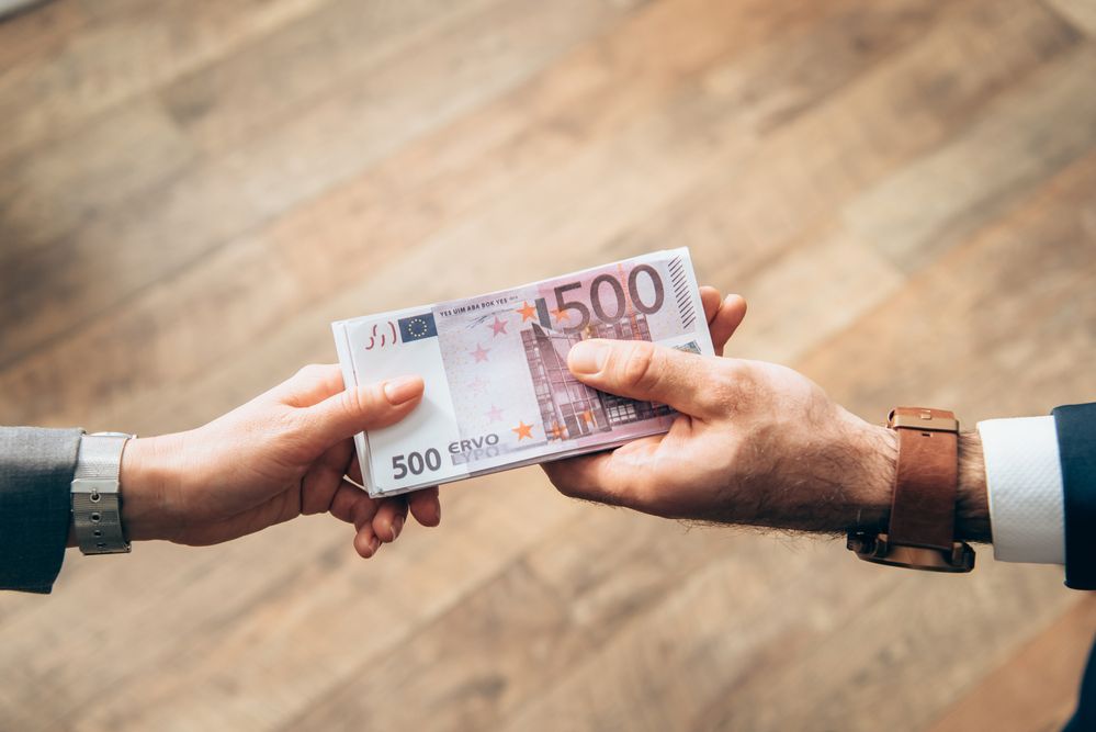 Beslag opgeheven, Sywert kan weer gebruikmaken van ton voor advocaat - Mr. online