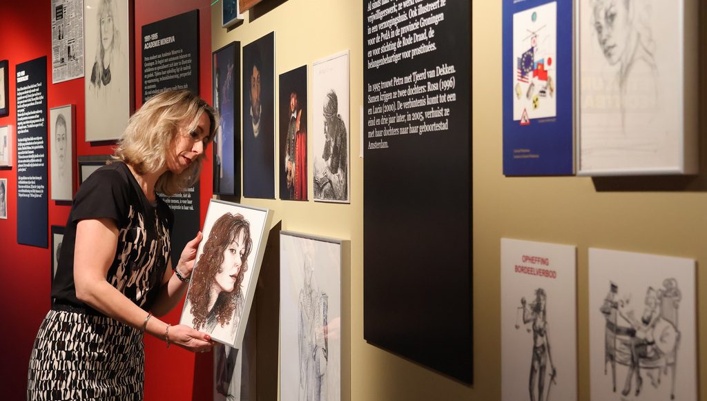 Uniek: rechtbanktekeningen voor het eerst onderwerp van tentoonstelling - Mr. Online