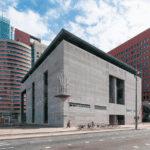 Zeldzaam moment: officier van justitie wraakt rechters in mondkapjeszaak - Mr. Online