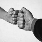 Jonge sociaal advocaten tevreden over inkomen en de impact die ze hebben - Mr. Online