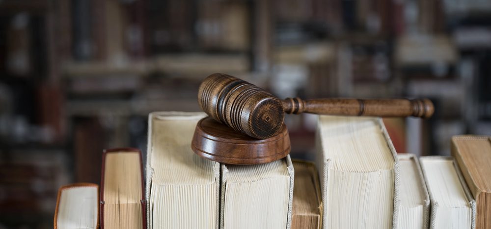 Voorwaardelijke schorsing en berisping voor echtpaar Knoops: ‘Wereldvreemd’ - Mr. Online