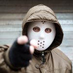Openbaar Ministerie had familie van kroongetuige beter moeten beveiligen - Mr. Online