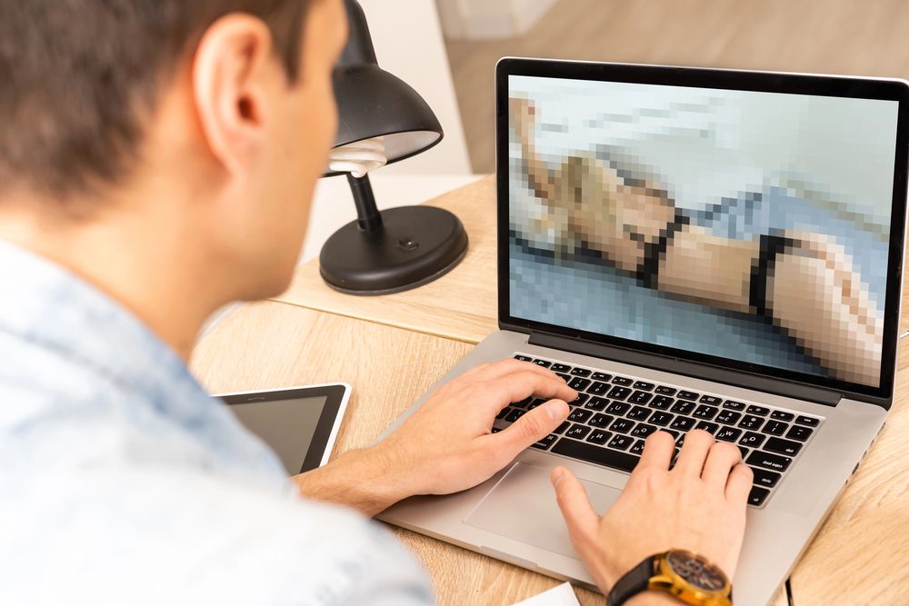 Slachtoffers van sextortion zoeken niet vaak hulp, en krijgen die ook weinig - Mr. Online