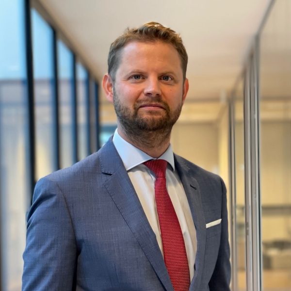 0C54BA78-DC96-4FB3-91D3-6C76F8575EB2