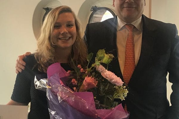 Winnaar Mieke Lavreysen naast juryvoorzitter Arjen Paardekooper, advocaat/partner Blenheim (foto: Blenheim)