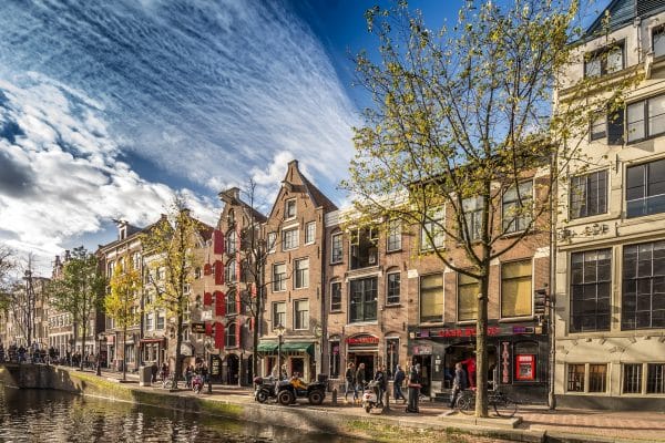 Juridische wandeling langs praatzieke opruiers en borrelende advocaten - Mr. online