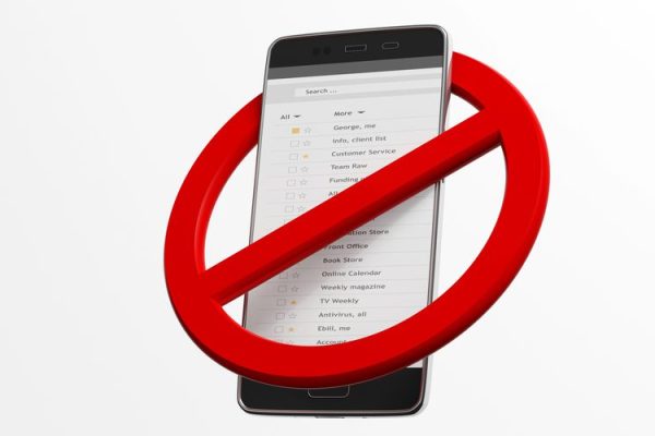 Telefoon en laptop zijn verboden als advocaat gedetineerde bezoekt - Mr. Online