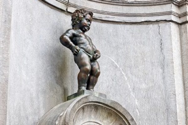 Famous statue of The Manneken Pis, Brussels, Belgium