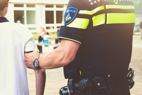 Meer blauw op straat? Dat leidt niet automatisch tot minder criminaliteit - Mr. Online
