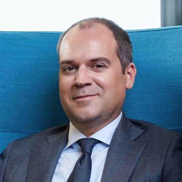 2019-12-David-10886-3-1L-LinkedIn