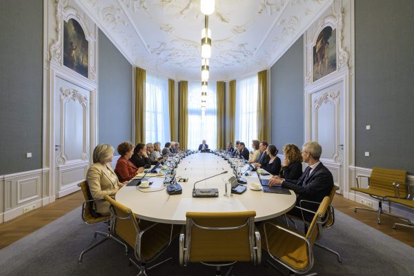 Raad van State krijgt nieuwe VP, in 495 jaar waren dat altijd mannen – nu ook? - Mr. Online