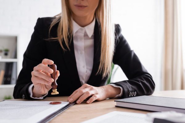 Oproep notaris: laat zien dat ons vak aantrekkelijk is, want aantal neemt af - Mr. online