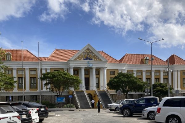 Rechter op Curaçao moet ‘nee’ zeggen met een glimlach en ‘kurashi’ hebben - Mr. online