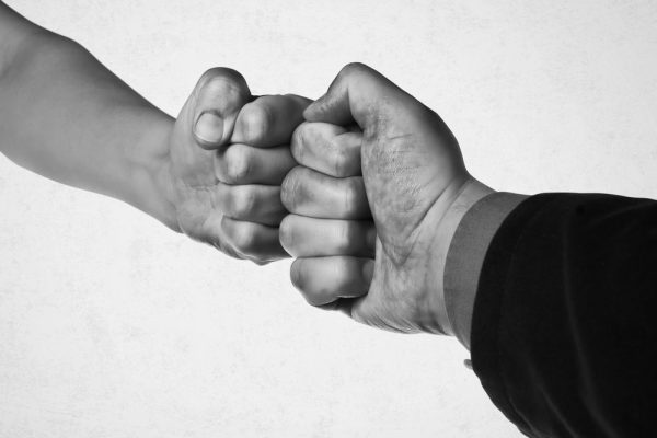 Jonge sociaal advocaten tevreden over inkomen en de impact die ze hebben - Mr. Online