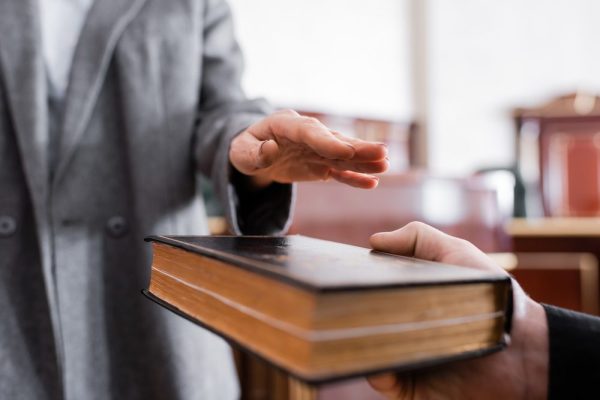 Advocaten die de eed afleggen op de natuur? Dat zou mogelijk moeten zijn - Mr. online