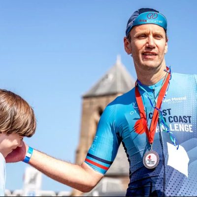 Vader en zoon Beljon na de Coast to Coast Challenge van vorig jaar