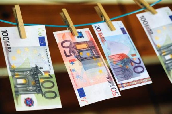 Beeld-bij-overzichtsarrest-witwas