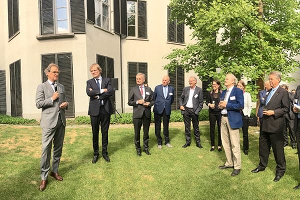 Burgemeester Rombouts houdt een toespraak. Foto Geert Snoeijer.