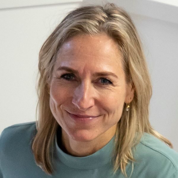 DSC04060LS-Mirjam-pasfoto-liggend