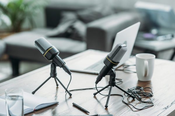 KNB lanceert nieuwe podcastserie over het notariaat: ‘FF serieus’ - Mr. Online