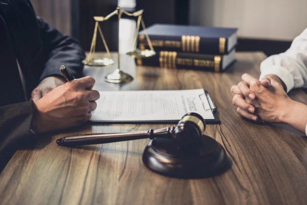 Goed gesprek wordt de zak: rechtbank Noord-Holland wil dat ‘Woo-rechter’ ontslag krijgt - Mr. Online