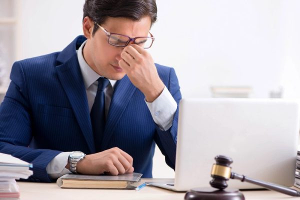 Tuchtklachten en bedreigingen zetten familierechtadvocaten onder druk - Mr. Online