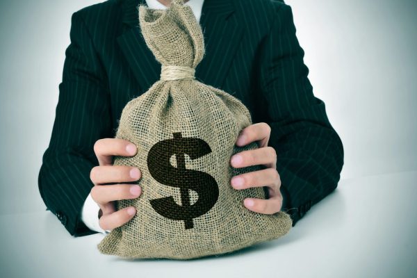 Staat moet vrijgesproken advocaat ruim 6,4 ton schadevergoeding betalen - Mr. Online