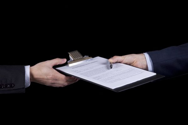 Advocaat liet geschrapte ex-vakgenoot stiekem zaken behandelen: 12 weken schorsing - Mr. Online