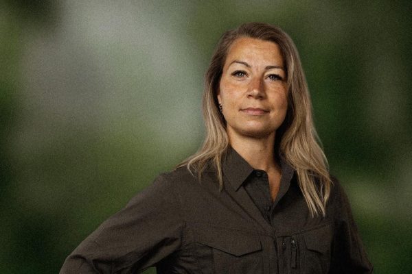 Shanon Kompier over speedmarsen in de jungle en kampdiscipline - Mr. Online