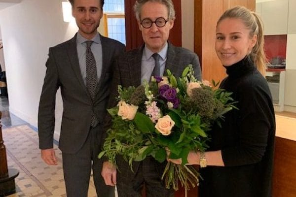 Foto bij persbericht - Ontvangst bloemen Kerckhoffs Advocaten