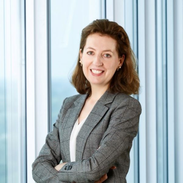 Garnitsch-Charlotte-sit-desktop-large