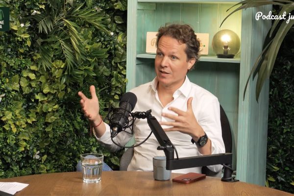 Gastspreker Maikel van Wissen deelt zijn visie tijdens de opname van de eerste aflevering van De Groene Toga