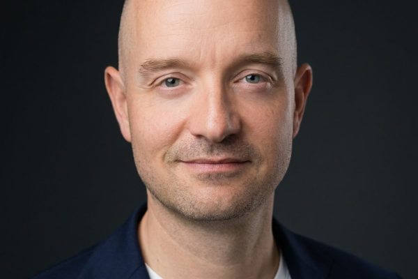 Van topjurist naar chipbouwer: Douwe Groenevelt verwacht dat grote kantoren eigen AI gaan bouwen - Mr. Online
