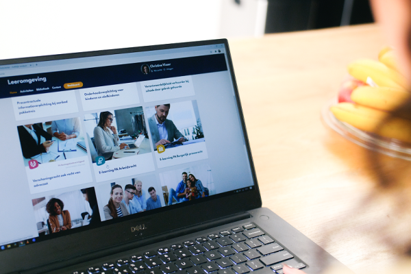 Hoffelijk Juridisch komt met vernieuwend opleidingsaanbod voor advocaten en juristen - Mr. Online