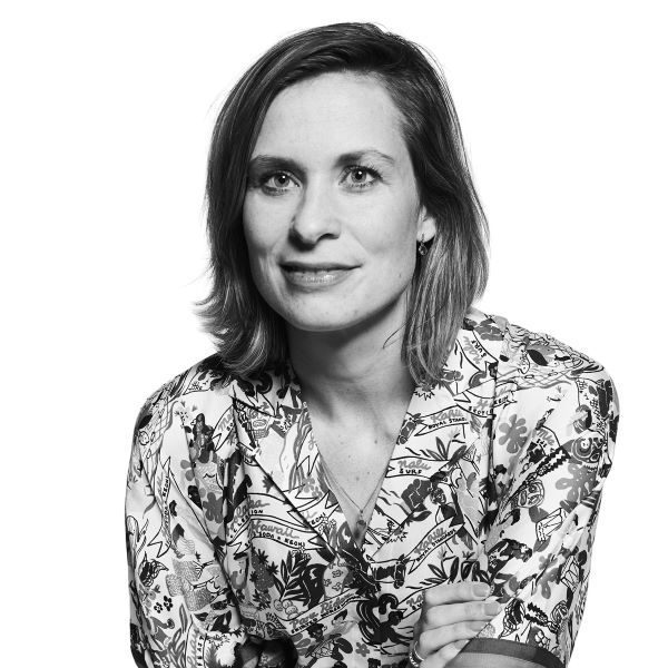 Isabel_van_Tuyl_D-half-zittend-vriendelijk-eerste-shoot-2771-6282-2660-v1