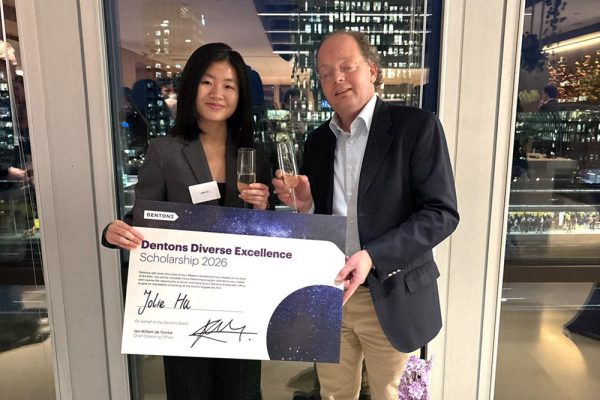 Jolie Hu wint Dentons Diverse Excellence Scholarship 2026_B