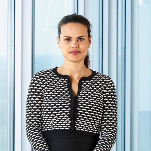 Jurgens-Vera-sit-desktop-small