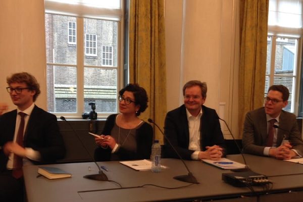 vlnr Michel Vols (dagvoorzitter), Lieke Coenraad, Bart Jan van Ettekoven en Jan Crijns