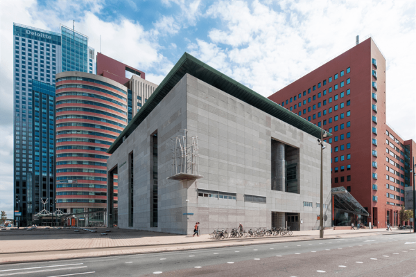 Gewraakte mondkapjesrechters ‘zochten grens op’, maar mogen door - Mr. Online