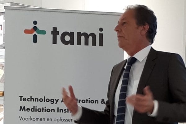 Voormalig burgemeester Rob van Gijzel bij de lancering van TAMI. Foto TAMI