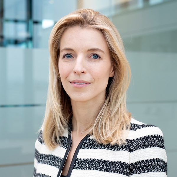 Samantha Brinkhuis - Hogan Lovells