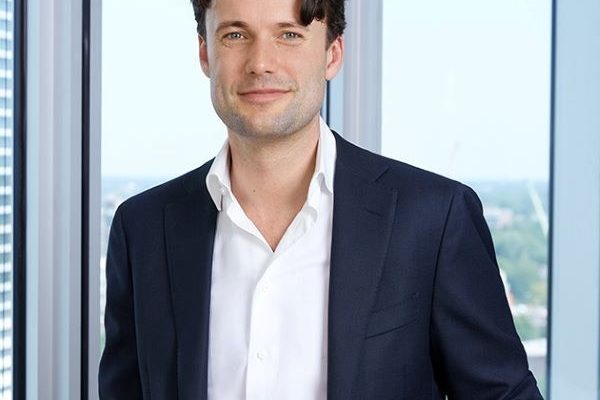 Stevens-Fabian-sit-desktop-small