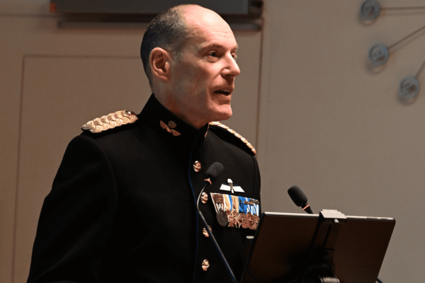 Bas van Hoek over militair strafrecht en ricocherende kogels - Mr. Online