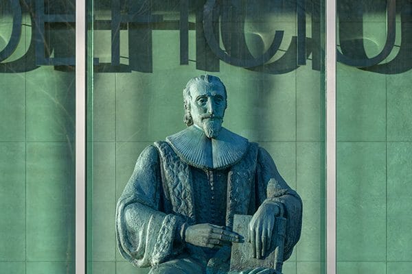 Het beeld van Hugo de Groot voor de Hoge Raad (foto: Hoge Raad)