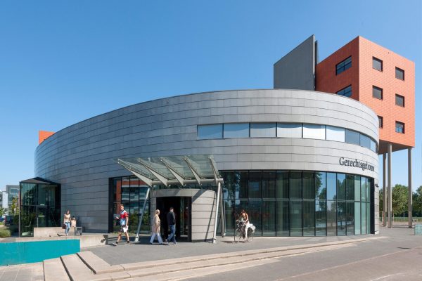 Rechtbank veegt privacyclaims veelprocedeerder van tafel: misbruik van recht - Mr. Online