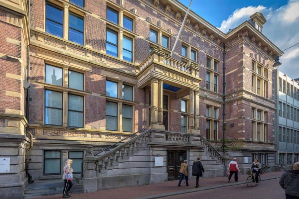 Rechtbank door het stof: dansleraar kon door fout blijven lesgeven na ontuchtveroordeling - Mr. Online
