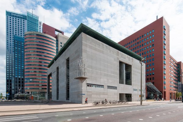 Man op heterdaad betrapt bij poging rechtbank Rotterdam te bekladden - Mr. Online