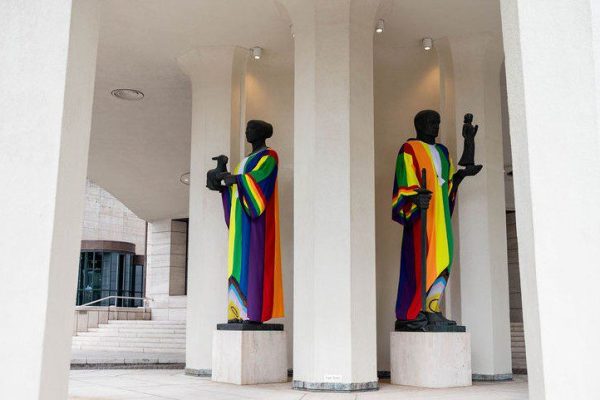 Regenboogtoga’s A&O Shearman onderdeel van Pride kunstroute - Mr. Online