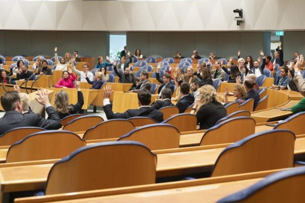Kamermeerderheid in zicht voor einde aan aanwijzingsbevoegdheid justitieminister - Mr. Online