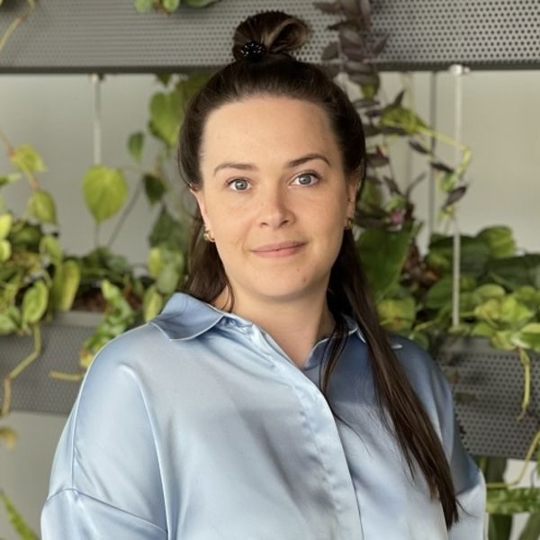 thumbnail_Suzanne-MR-Online_600x600